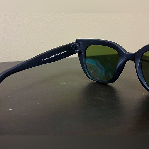 Tom’s black sunglasses. Vintage style. - Picture 2 of 6